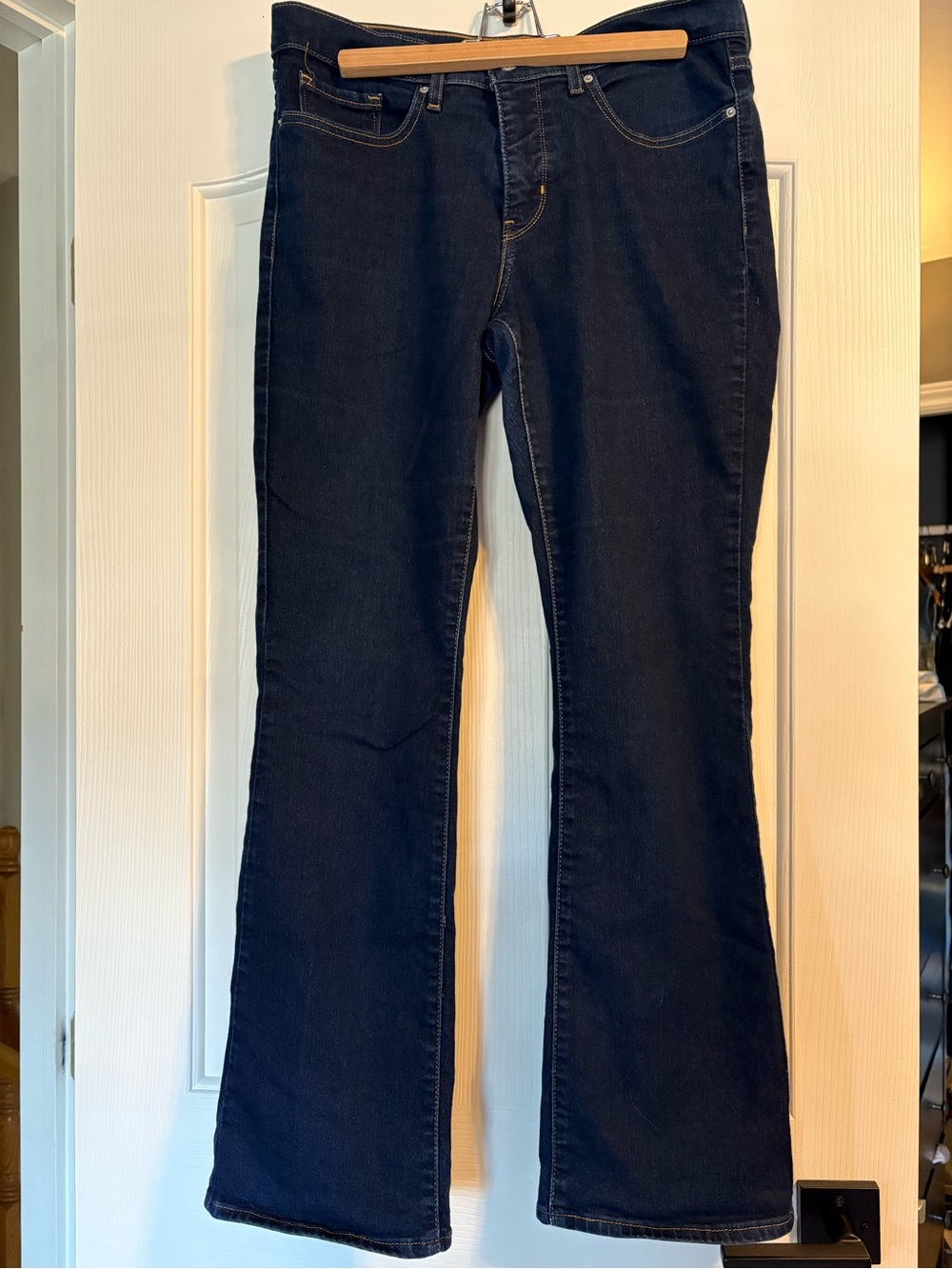 Levi 315 Shaping Bootcut (size 31)